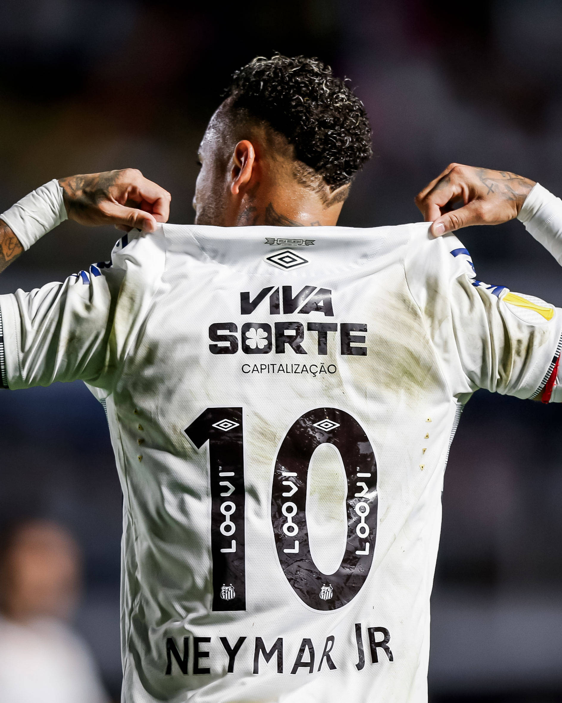 关于内马尔在切尔西比赛中险胜,重返赛场引发热议!的信息 关于内马尔在切尔西比赛中险胜,重返赛场引发热议!的信息